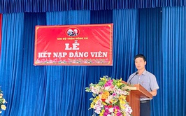 Chi bộ thôn Đồng Cả tổ chức Lễ kết nạp Đảng viên là thanh niên sẵn sàng nhập ngũ năm 2026