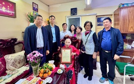 ĐẢNG ỦY – HĐND – UBND – UBMTTQ VN PHƯỜNG VĂN MIẾU – QUỐC TỬ GIÁM TỔ CHỨC TRAO THIỆP CHÚC THỌ NGƯỜI CAO TUỔI NHÂN DỊP XUÂN BÍNH NGỌ 2026