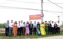 TRUNG GIÃ: GẮN BIỂN CÔNG TRÌNH DÂN VẬN KHÉO “TUYẾN ĐƯỜNG HOA SÁNG – XANH – SẠCH – ĐẸP”