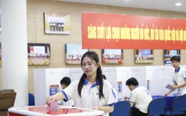 Cử tri phường Bạch Mai náo nức thực hiện quyền công dân trong ngày hội lớn