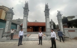 Đồng chí Bí thư Đảng ủy xã Thuận An kiểm tra tiến độ các dự án trên địa bàn xã