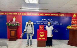 Trạm Y tế phường Hoàng Liệt tổ chức phun hoá chất khử khuẩn tại các điểm bỏ phiếu trên địa bàn phường 