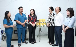 Lãnh đạo xã Vân Đình thăm, dâng hương tại Phủ Ứng Thiên và khảo sát cơ sở sản xuất chả vịt Thúy Mạnh