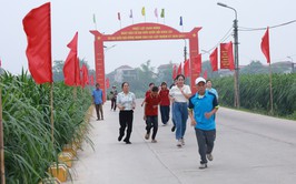 Minh Châu phát động ngày chạy Olympic vì sức khỏe toàn dân năm 2026 thu hút khoảng 800 người tham gia.