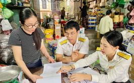 Thuế cơ sở 24 thành phố Hà Nội ra quân tuyên truyền hướng dẫn người nộp thuế thực hiện các chính sách về thuế.