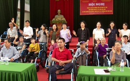 Hội nghị trao xe lăn và hướng dẫn sử dụng xe lăn cho người khuyết tật trên địa bàn 4 xã Phú Xuyên, Đại Xuyên, Chuyên Mỹ và Phượng Dực.