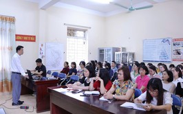 Trạm Y tế phường Dương Nội tập huấn kiến thức an toàn thực phẩm cho nhân viên phụ trách y tế học đường và bếp ăn các trường học