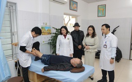 Đau cổ vai gáy gia tăng ở dân văn phòng, nguy cơ tổn thương thần kinh nếu chủ quan