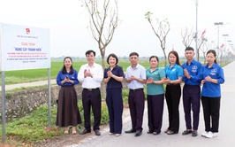 ỨNG HÒA GẮN BIỂN 2 CÔNG TRÌNH HÀNG CÂY CHÀO MỪNG CÁC SỰ KIỆN TRỌNG ĐẠI.