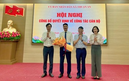 UBND xã Thuận An công bố các quyết định về công tác cán bộ