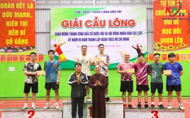 Gần 100 cặp vận động viên đến từ các xã Kiều Phú, Phú Cát, Quốc Oai, Hưng Đạo tranh tài ở Giải cầu lông chùa Liên Trì mở rộng kết thúc thành công tốt đẹp.