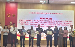 Khen thưởng 5 hộ gia đình tiêu biểu bàn giao mặt bằng dự án cầu Thượng Cát