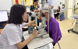 Cảnh báo không nên chủ quan với u nhú biểu mô vảy vùng mắt