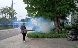 Trạm Y tế xã Gia Lâm triển khai phun khử khuẩn, chủ động phòng chống sốt xuất huyết