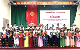 Hồng Sơn trao giấy chứng nhận đại biểu HĐND xã và tổ chức thành công Kỳ họp thứ Nhất HĐND xã khóa XXI, nhiệm kỳ 2026-2031.