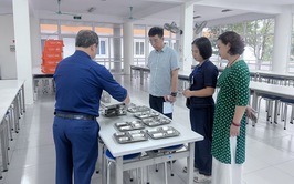 Tăng cường kiểm tra công tác bảo đảm an toàn thực phẩm tại bếp ăn tập thể trường học trên địa bàn phường Bồ Đề
