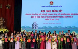 Trao giấy chứng nhận đại biểu HĐND phường Hoàn Kiếm khóa II