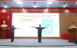 Công an xã Mê Linh tập huấn kỹ năng điều khiển, phân luồng giao thông và hỗ trợ giải quyết một số tình huống khi tham gia bảo đảm trật tự ATGT