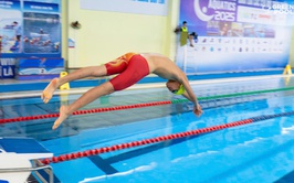 Hơn 150 vận động viên tham gia thi đấu môn bơi tại Giải thể thao học sinh phổ thông phường Từ Liêm