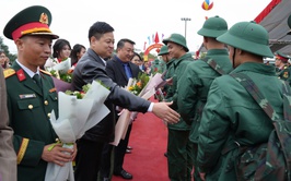 60 thanh niên xã Bình Minh hăng hái lên đường nhập ngũ