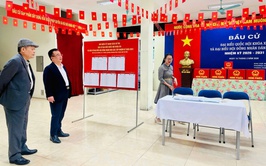 Chủ tịch UBND phường Khương Đình kiểm tra công tác chuẩn bị bầu cử tại các khu vực bỏ phiếu 