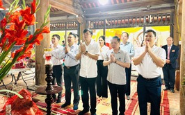 LÃNH ĐẠO XÃ HOÀ XÁ DÂNG HƯƠNG, CHÚC MỪNG LỄ HỘI TRUYỀN THỐNG THÔN PHÙ LƯU THƯỢNG