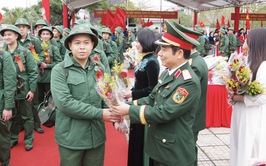 Thanh niên phường Phúc Lợi hăng hái lên đường nhập ngũ