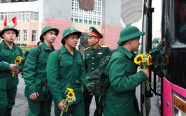 Thanh niên Phường Ô Chợ Dừa hăng hái lên đường nhập ngũ năm 2026