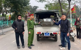 Tây Hồ ra quân ngăn chặn, xử lý vi phạm, đảm bảo vệ sinh môi trường, trật tự khu vực hồ Tây