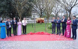 Phường Ô Chợ Dừa gắn biển công trình cải tạo hồ Đống Đa