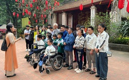 Hành trình về nguồn – Người khuyết tật tham quan các di tích lịch sử tại Xứ Đoài