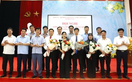 Xã Hồng Vân hội nghị công bố và trao quyết định về công tác cán bộ