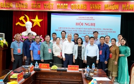 PHƯỜNG SƠN TÂY ĐÓN TIẾP ĐOÀN CÁN BỘ THỦ ĐÔ VIÊNG CHĂN (LÀO) ĐẾN TRAO ĐỔI KINH NGHIỆM