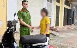 Công an phường Long Biên nhanh chóng thu hồi, trao trả tài sản cho người bị hại