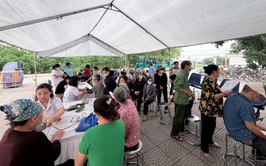 Đông đảo người dân Thuận An được khám sức khỏe, cấp phát thuốc miễn phí