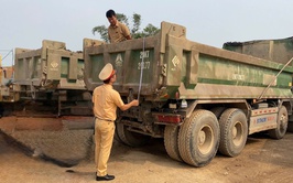 Công an phường Yên Hòa tổng rà soát phương tiện ô tô tải tự đổ, siết chặt quản lý xe trọng tải lớn trên địa bàn