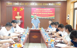 Đồng chí Hồ Trung Nghĩa - Phó Bí thư Đảng uỷ, Chủ tịch UBND xã An Khánh làm việc với Trung tâm Dịch vụ tổng hợp xã