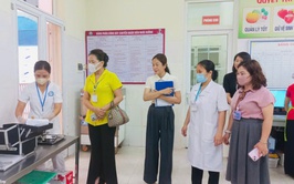 Đoàn kiểm tra công tác y tế trường học phường Yên Sở làm việc với trường mầm non A Tứ Hiệp