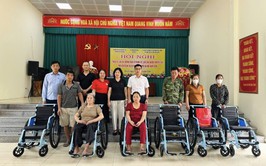 Trao tặng xe lăn cho người khuyết tật tại xã Ba Vì