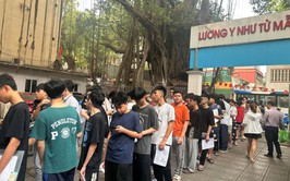 Thanh niên phường Hai Bà Trưng hăng hái tham gia đăng ký nghĩa vụ quân sự lần đầu