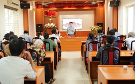 MTTQ xã vận động, thuyết phục các hộ gia đình, cá nhân thuộc diện cưỡng chế thu hồi đất để bàn giao mặt bằng phục vụ thực hiện dự án: Xây dựng tuyến đường đê Hữu Đuống