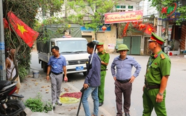 Tổ công tác xã Kiều Phú ra quân rà soát, đo đạc xác định mốc giới đất dọc tuyến đường Quốc Oai – Hòa Thạch đoạn qua thôn Phú Mỹ