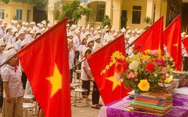 Trường Tiểu học Thái Hòa tăng cường hoạt động sinh hoạt dưới cờ tuyên truyền sách tháng 4 lịch sử