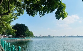 Ngày 15/4/2026, Hà Nội sáng và đêm có mưa vài nơi; ngày trời nắng