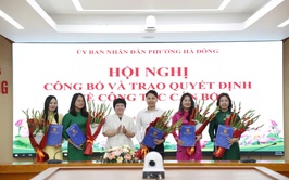 Phường Hà Đông trao quyết định bổ nhiệm, bổ nhiệm lại 5 cán bộ lãnh đạo