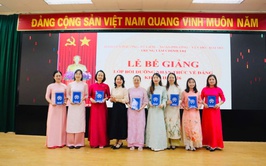 Trung tâm Chính trị phường Từ Liêm bế giảng lớp bồi dưỡng nhận thức về Đảng đợt 2 năm 2026