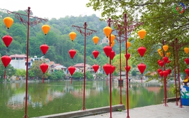 Phó Chủ tịch UBND xã Quốc Oai kiểm tra, đôn đốc công tác chuẩn bị Lễ hội Chùa Thầy năm 2026