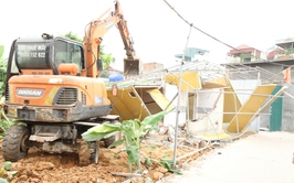 Phường Xuân Phương tổ chức cưỡng chế để thi hành biện pháp khắc phục hậu quả đối với công trình vi phạm đất đai