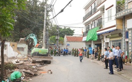 UBND xã Gia Lâm tổ chức cưỡng chế giải tỏa các công trình vi phạm tại thôn Dương Đá và Dương Đanh
