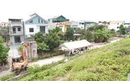 Xã Thuận An cưỡng chế thu hồi đất đối với 08 hộ dân để thực hiện dự án Xây dựng tuyến đường đê Hữu Đuống đoạn từ Dốc Lời- Đặng Xá đến xã Lệ Chi (nay là xã Thuận An, TP Hà Nội).